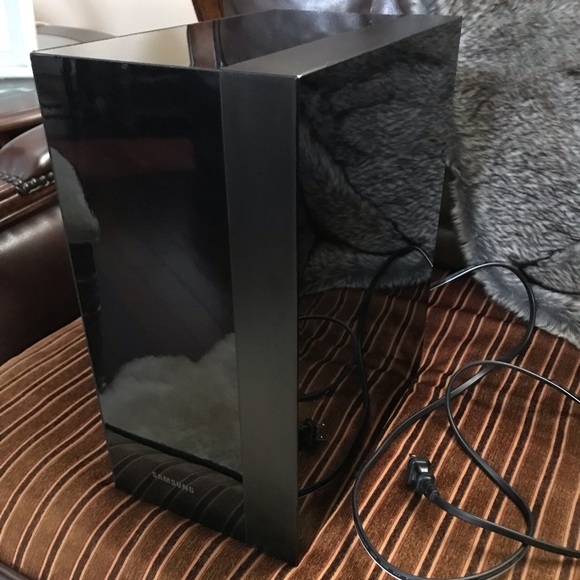 Samsung Wireless Subwoofer w/ Soundbar - Picture 5 of 6